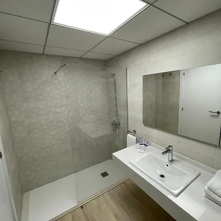 California 1 & 2, Family Only, By California Appartement