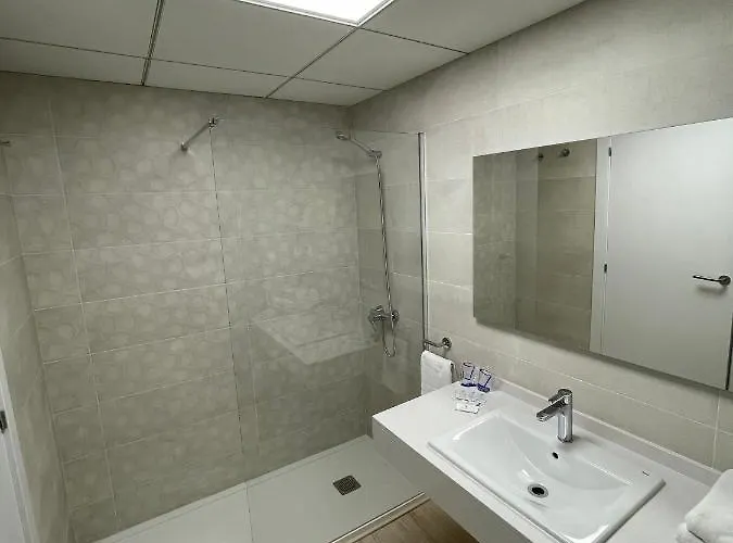 California 1 & 2, Family Only, By California Appartement